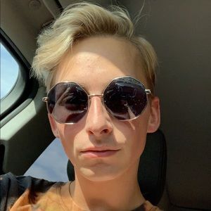 Meet your Posher, Chase